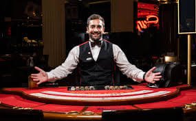 লাকি মাঙ্কিতে 666 casino নিয়ন চরিত্র দৃশ্য